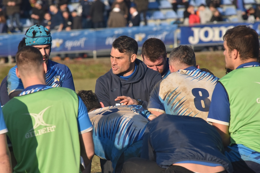 Scopri di più sull'articolo ITINERA CUS AD MAIORA RUGBY 1951: la prima conferma arriva dalla Maschile di serie A ed è quella di coach Lucas D’Angelo